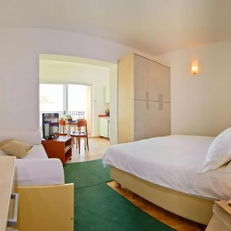 In With A Sea View, Terrace, Air Conditioning, Wifi 201-9 شقة *