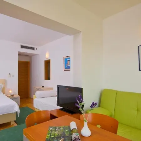 شقة In With A Sea View, Terrace, Air Conditioning, Wifi 201-9 بريلا