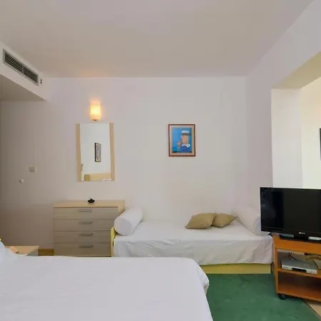 In With A Sea View, Terrace, Air Conditioning, Wifi 201-9 شقة *